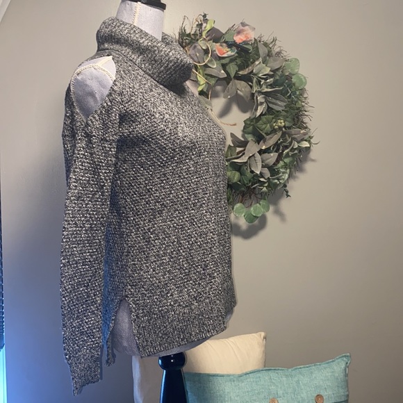 HOLLISTER cold shoulder cowl neck sweater dark grey Merle XS - Picture 3 of 12